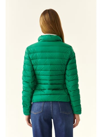 TATUUM Kurtka pikowana "Marika" w kolorze zielonym
