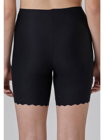 Skiny Shorts in Schwarz