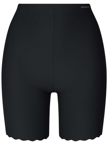 Skiny Shorts in Schwarz