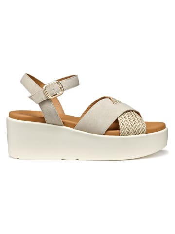 Geox Skórzane sandały "Xand" w kolorze kremowym na koturnie