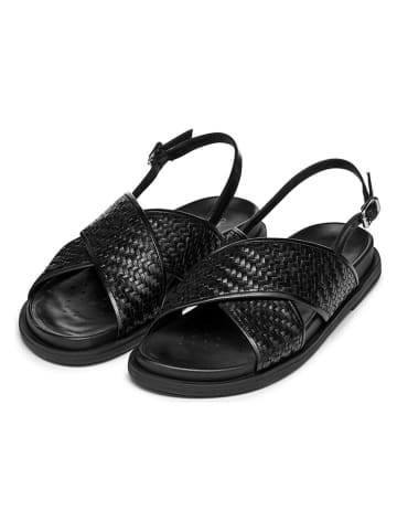 Geox Skórzane sandały "Adelash" w kolorze czarnym