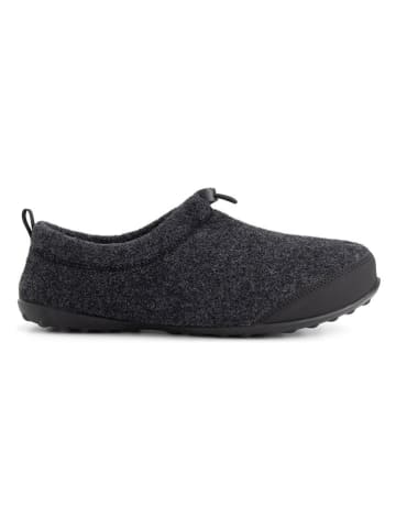 TRAVELIN' Kapcie "Back2Home" w kolorze antracytowym