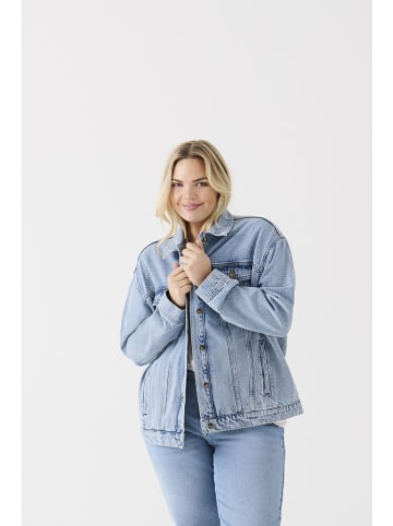 ONLY Carmakoma Jeansjacke in Hellblau