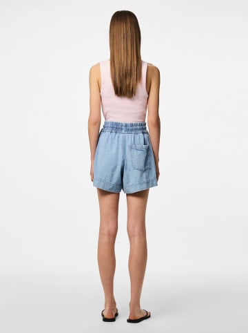 Pieces Shorts "Flora" in Hellblau
