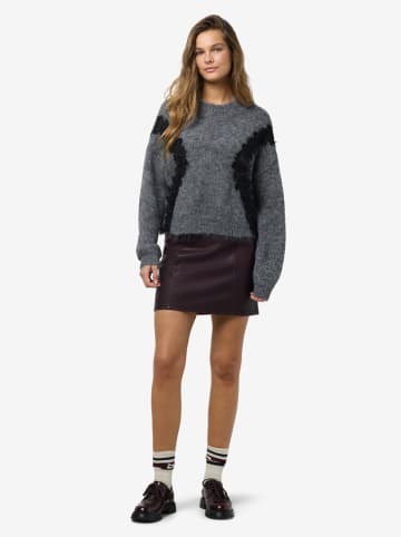 Noisy may Sweter w kolorze szarym