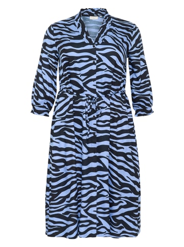 KAFFE curve Sukienka w kolorze błękitno-granatowym