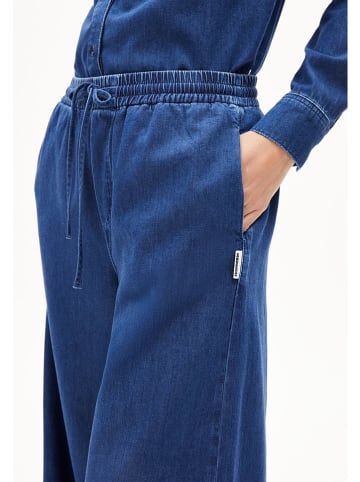 armedangels Spodnie "Kelaani" w kolorze granatowym