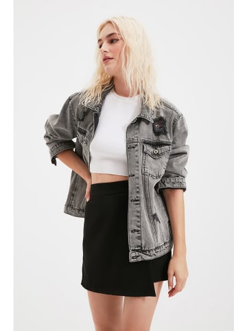 trendyol Shorts in Schwarz