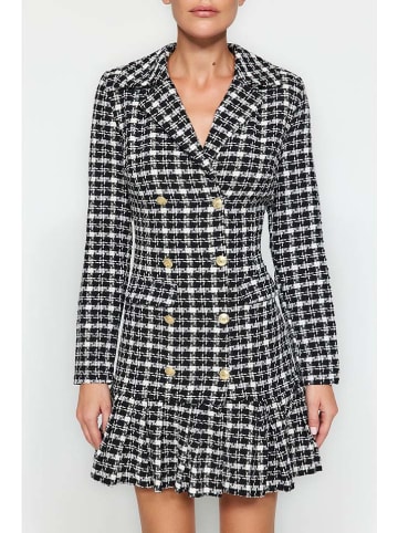 trendyol Kleid in Schwarz/ Weiß