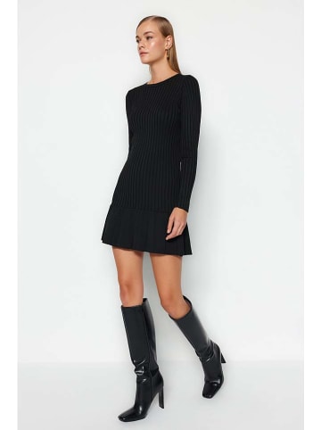 trendyol Kleid in Schwarz