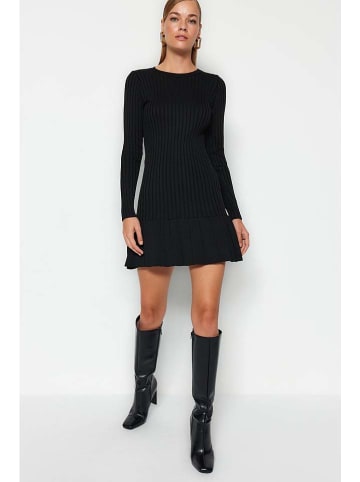 trendyol Kleid in Schwarz