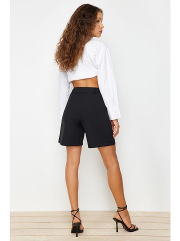 trendyol Bermudas in Schwarz