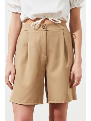 trendyol Bermudas in Beige