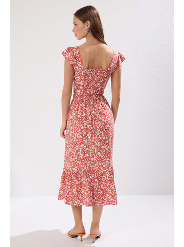 trendyol Kleid in Rot/ Creme