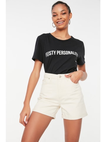 trendyol Shorts in Creme