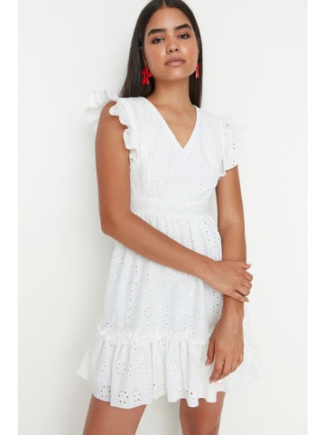 trendyol Kleid in Weiß