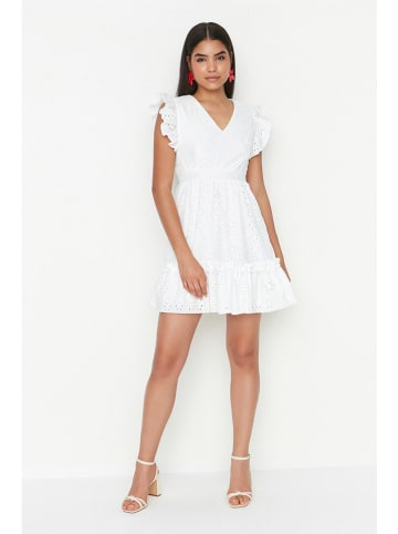 trendyol Kleid in Weiß