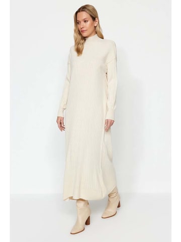 trendyol Kleid in Creme