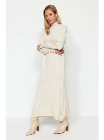 trendyol Kleid in Creme