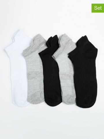 trendyol 5er-Set: Socken in Weiß/ Grau/ Schwarz