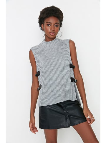 trendyol Pullunder in Grau