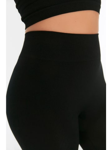 trendyol Legginsy w kolorze czarnym