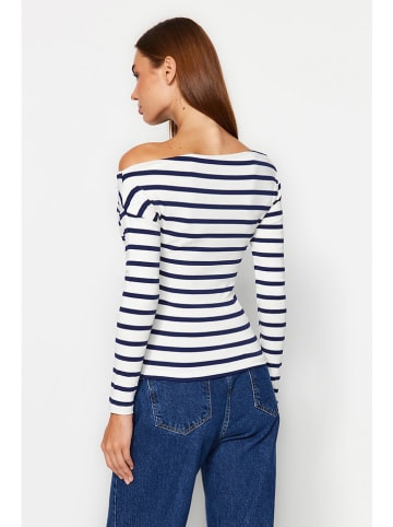 trendyol Longsleeve in Weiß/ Dunkelblau