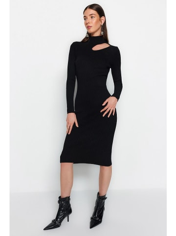 trendyol Kleid in Schwarz