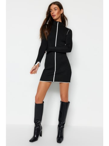 trendyol Sukienka w kolorze czarnym