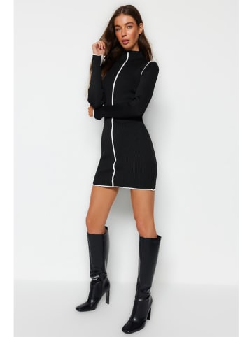trendyol Kleid in Schwarz