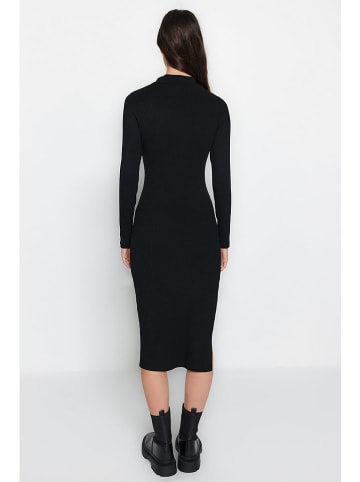 trendyol Kleid in Schwarz