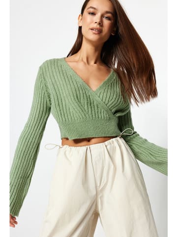 trendyol Sweter w kolorze zielonym