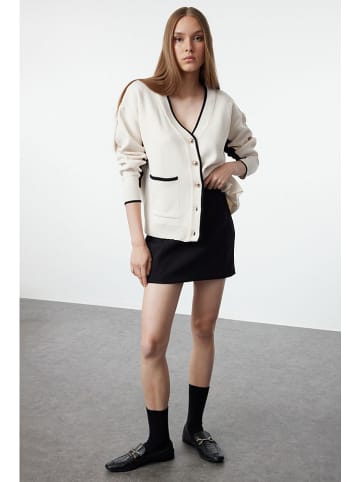 trendyol Cardigan in Weiß/ Schwarz