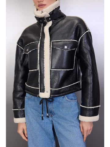 trendyol Winterjacke in Schwarz/ Creme