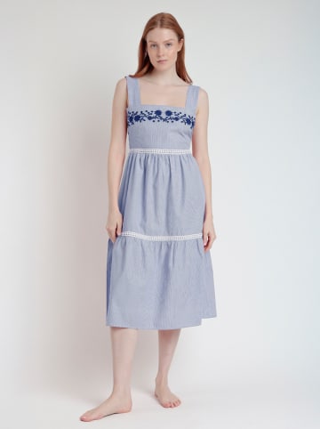 admas Kleid in Hellblau