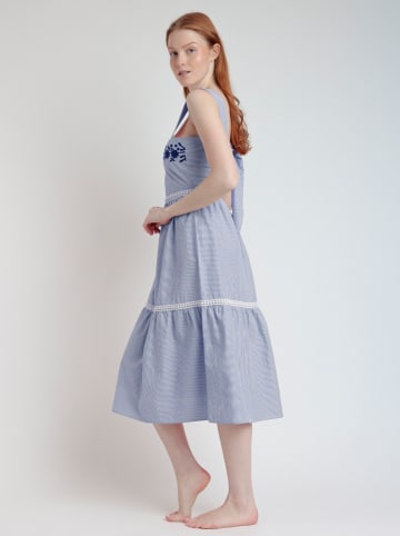 admas Kleid in Hellblau