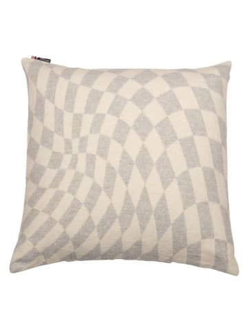 David Fussenegger Kissen "Silvretta - Verzerrtes Schachbrett" in Beige/ Grau