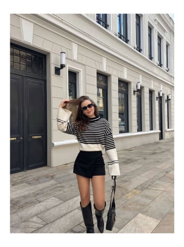 Bianco Lucci Sweter w kolorze czarno-kremowym