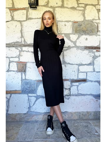trendyol Kleid in Schwarz