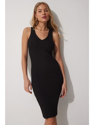 Happiness Istanbul Sukienka w kolorze czarnym