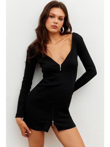 trendyol Kleid in Schwarz