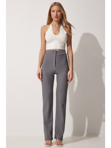 Happiness Istanbul Spodnie w kolorze szarym