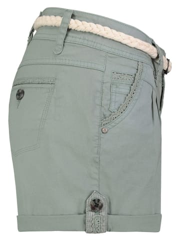 Eight2Nine Shorts in Hellgrün