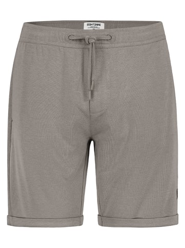 Eight2Nine Shorts in Hellbraun