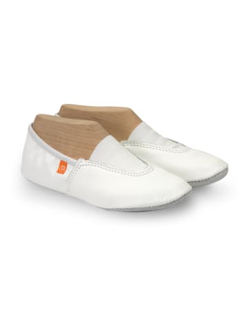 Helbie Skórzane kapcie "Master" w kolorze białym