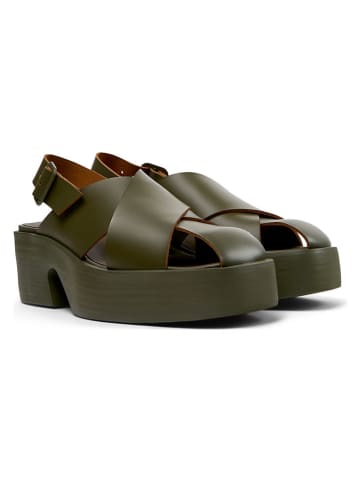 Camper Skórzane sandały "Billie" w kolorze khaki na obcasie