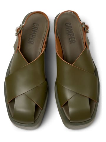Camper Skórzane sandały "Billie" w kolorze khaki na obcasie