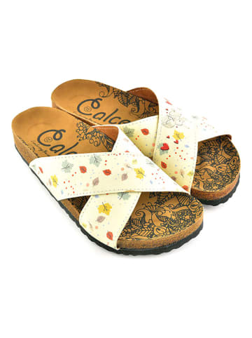 Calceo Klapki w kolorze kremowym ze wzorem
