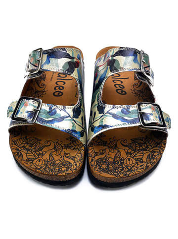 Calceo Klapki w kolorze niebieskim ze wzorem