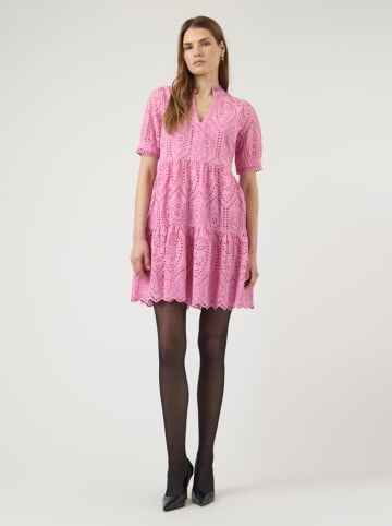 YAS Kleid in Rosa